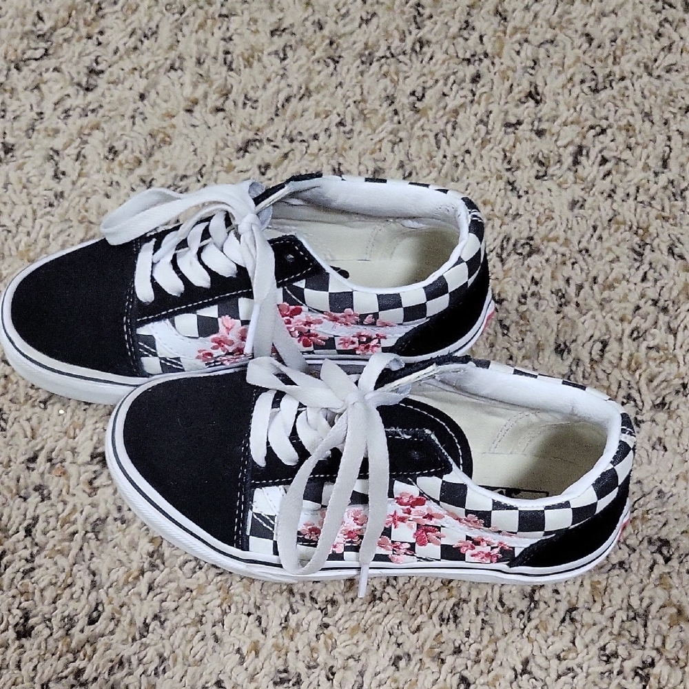 Vans Kids Black Floral Sneakers - Picture 2 of 11